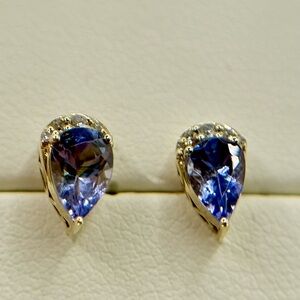 NWOT 9K Gold Pear-Shape 0.87ct Tanzanite Tanzanite, 0.048ct Diamonds Earrings